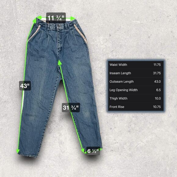 โ
Northern Reflections (Vintage) High-Waisted Blue Jeans w/ Floral Pockets โ
- Picture 6 of 7